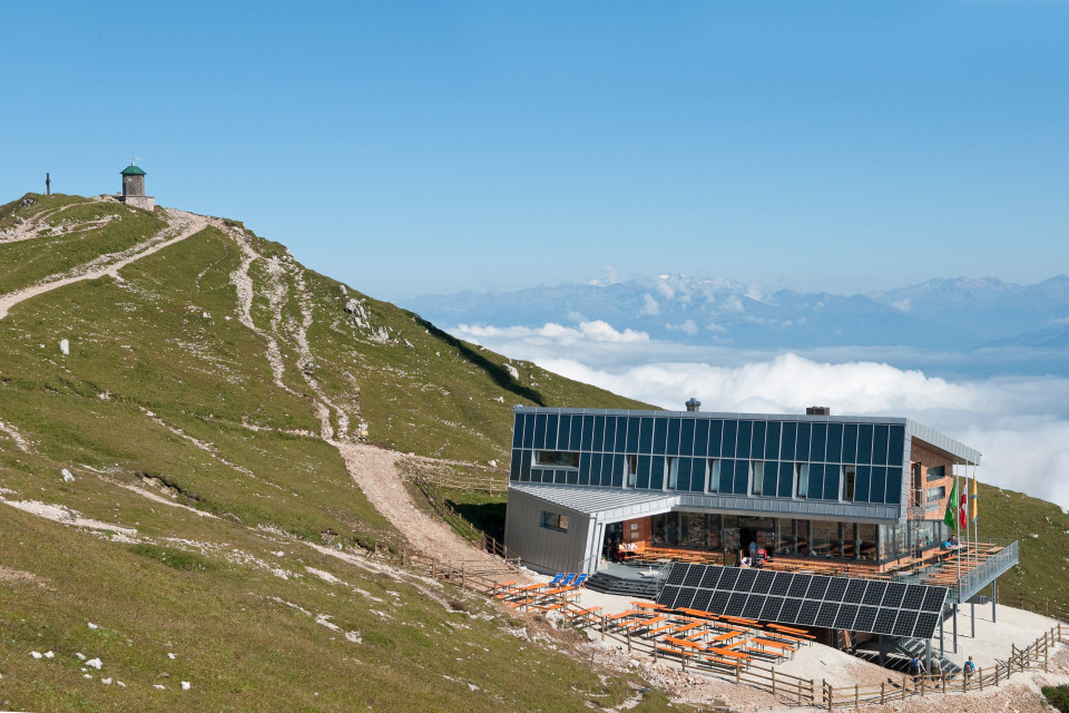 00000067843_Dobratschgipfelhaus-im-Sommer_Region-Villach-Tourismus-GmbH_Adrian-Hipp