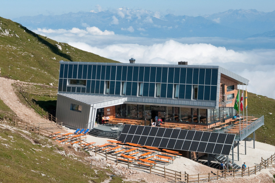 00000067843_Dobratschgipfelhaus-im-Sommer_Region-Villach-Tourismus-GmbH_Adrian-Hipp_bea