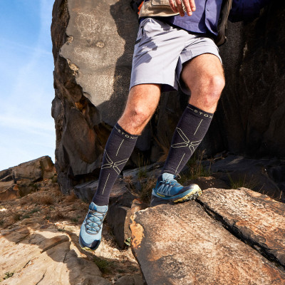 PDP_MerinoHikingSocks_Men_DarkBlueOlive_Campaign