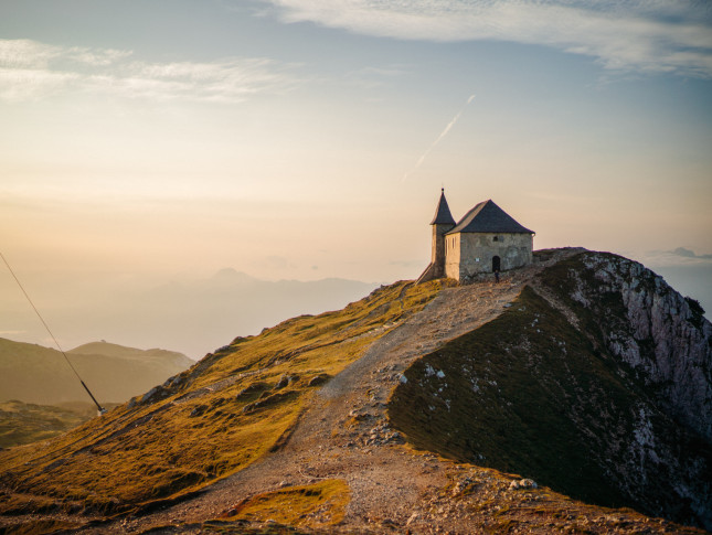 dobratsch_kirche-original_(f)_Martin-Hofmann_(c)_Region-Villach-Tourismus-GmbH